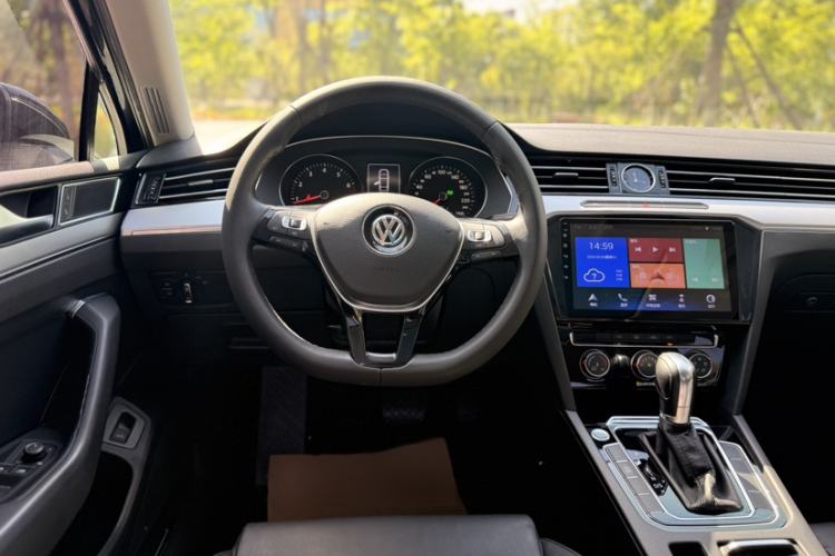 Used Volkswagen Magotan 2019 330TSI DSG Leading Model China VI Standard Steering Wheel