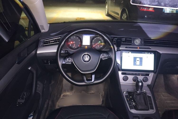 Used Volkswagen Magotan 2019 280TSI DSG Comfort Model China V Standard Steering Wheel