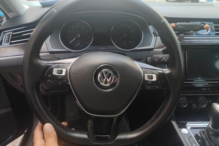 Used Volkswagen Magotan 2019 330TSI DSG Luxury Model China V Standard Steering Wheel