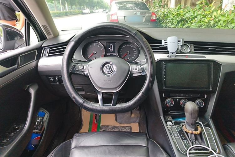 Used Volkswagen Magotan 2019 330TSI DSG Leading Model China VI Standard Steering Wheel