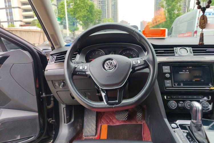 Used Volkswagen Magotan 2019 330TSI DSG Luxury Version China VI Standard Steering Wheel