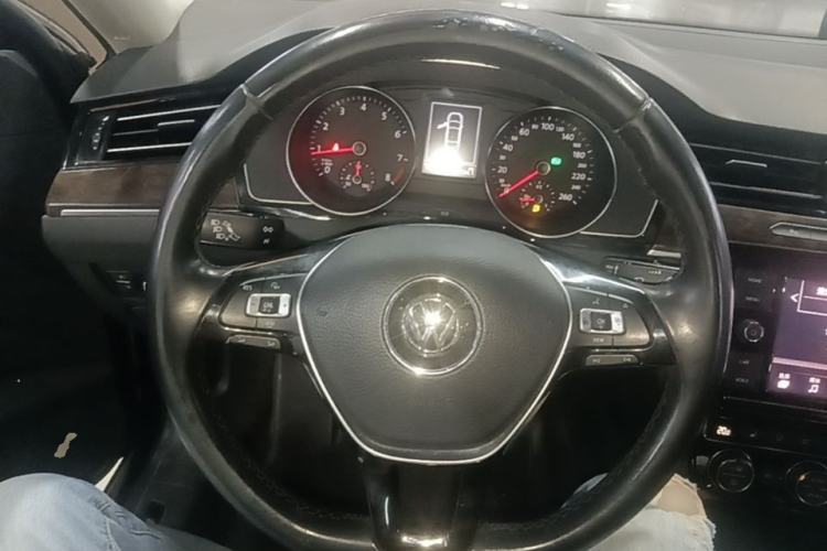 Used Volkswagen Magotan 2019 330TSI DSG Luxury Model China V Standard Steering Wheel
