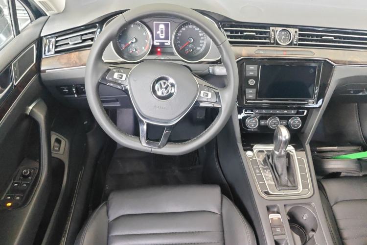 Used Volkswagen Magotan 2019 330TSI DSG Luxury Version China VI Standard Steering Wheel