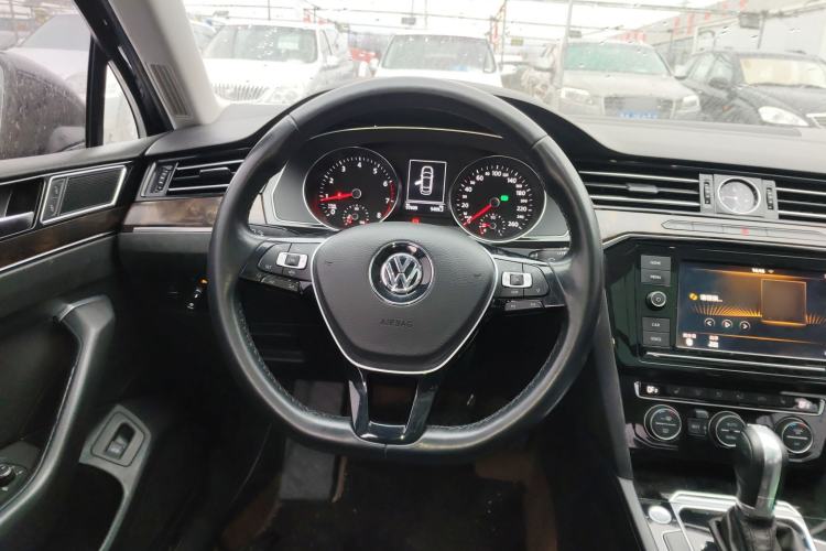 Used Volkswagen Magotan 2019 380TSI DSG Luxury Model China V Standard Steering Wheel