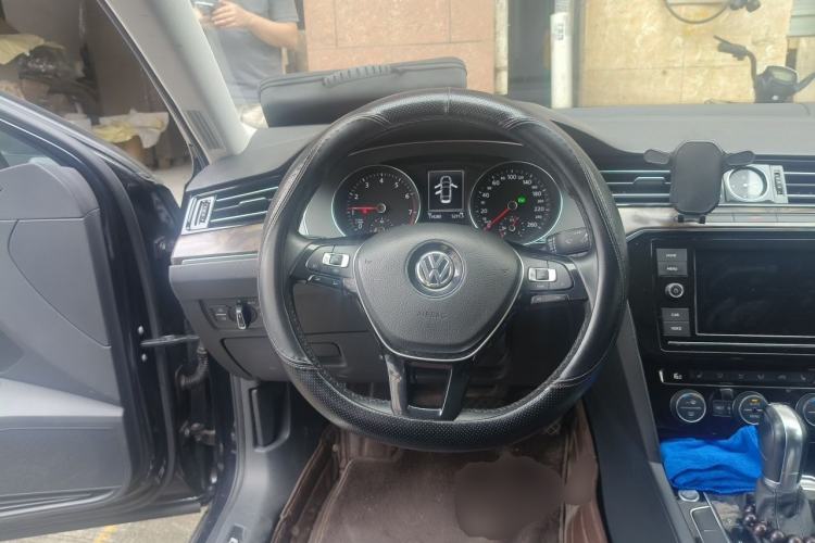 Used Volkswagen Magotan 2019 330TSI DSG Luxury Model China V Standard Steering Wheel