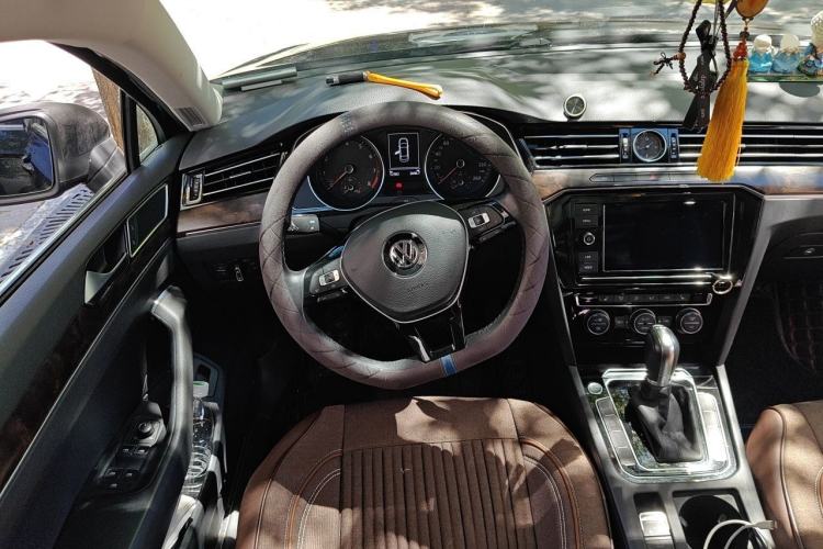 Used Volkswagen Magotan 2019 330TSI DSG Luxury Version China VI Standard Steering Wheel