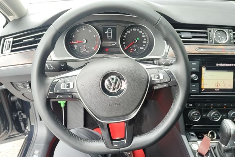 Used Volkswagen Magotan 2019 330TSI DSG Luxury Model China V Standard Steering Wheel