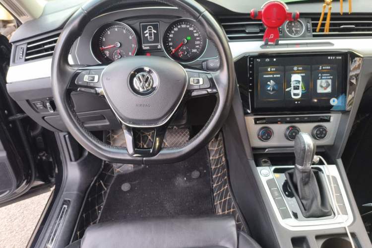 Used Volkswagen Magotan 2019 280TSI DSG Comfort Model China V Standard Steering Wheel