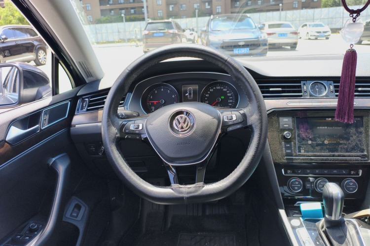 Used Volkswagen Magotan 2019 330TSI DSG Luxury Version China VI Standard Steering Wheel