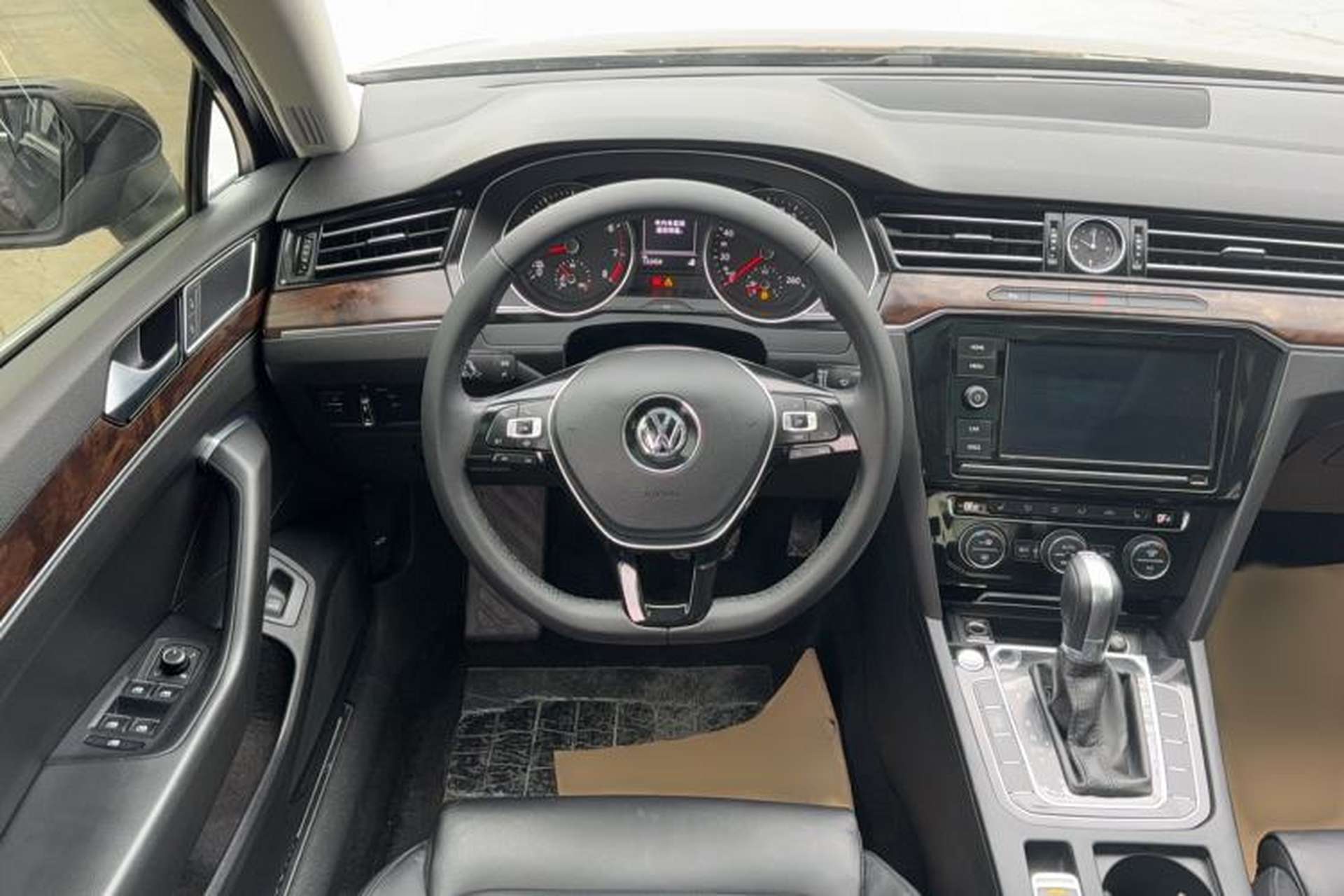 Used Volkswagen Magotan 2019 330TSI DSG Luxury Version China VI Standard Steering Wheel