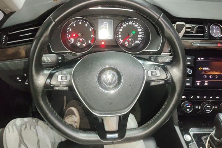 Used Volkswagen Magotan 2019 330TSI DSG Luxury Model China V Standard Steering Wheel