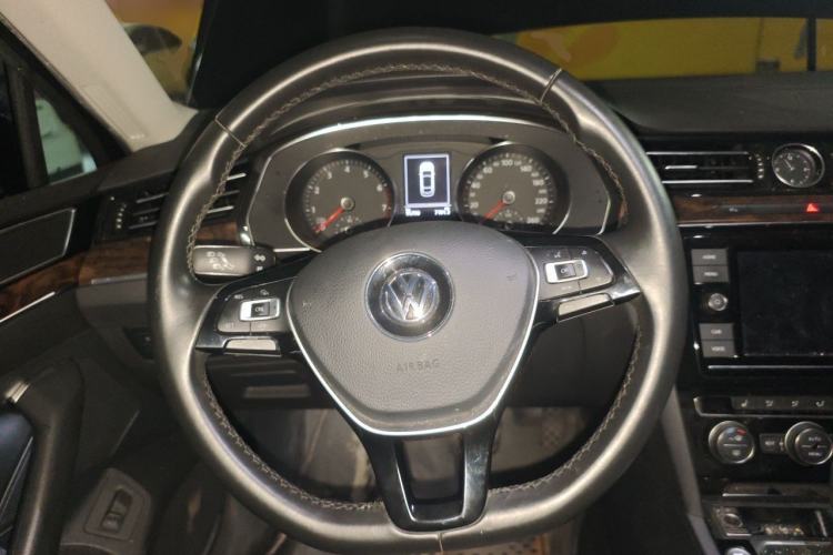 Used Volkswagen Magotan 2019 330TSI DSG Luxury Model China V Standard Steering Wheel