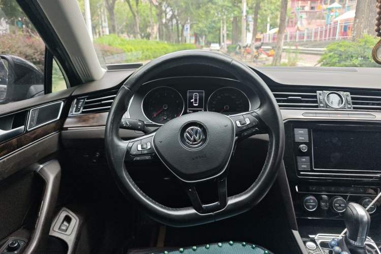 Used Volkswagen Magotan 2019 330TSI DSG Luxury Model China V Standard Steering Wheel