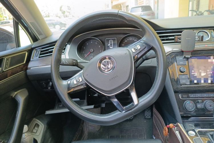 Used Volkswagen Magotan 2019 330TSI DSG Luxury Model China V Standard Steering Wheel