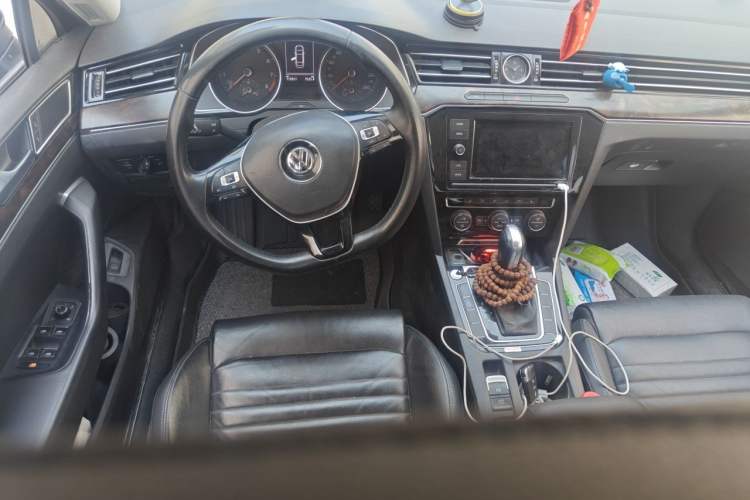 Used Volkswagen Magotan 2019 330TSI DSG Luxury Version China VI Standard Steering Wheel