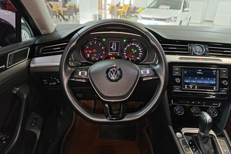 Used Volkswagen Magotan 2019 330TSI DSG Leading Edition China V Standard Steering Wheel