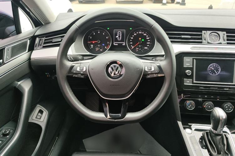 Used Volkswagen Magotan 2019 330TSI DSG Leading Model China VI Standard Steering Wheel