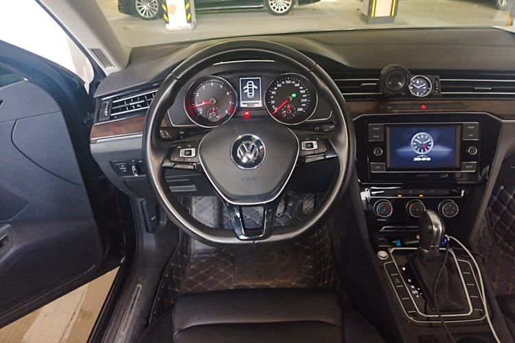 Used Volkswagen Magotan 2019 330TSI DSG Leading Model China VI Standard Steering Wheel