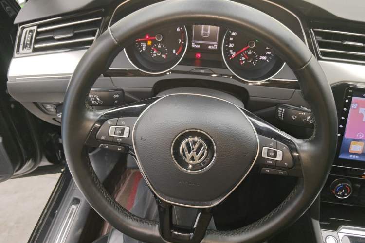 Used Volkswagen Magotan 2019 330TSI DSG Leading Edition China V Standard Steering Wheel