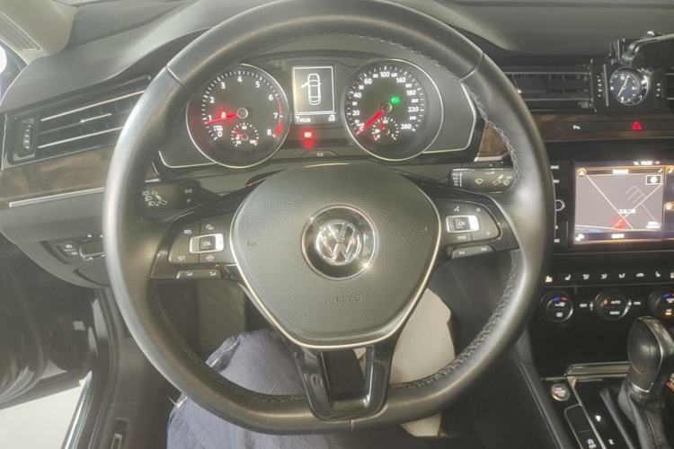 Used Volkswagen Magotan 2019 380TSI DSG Luxury Version China VI Standard Steering Wheel