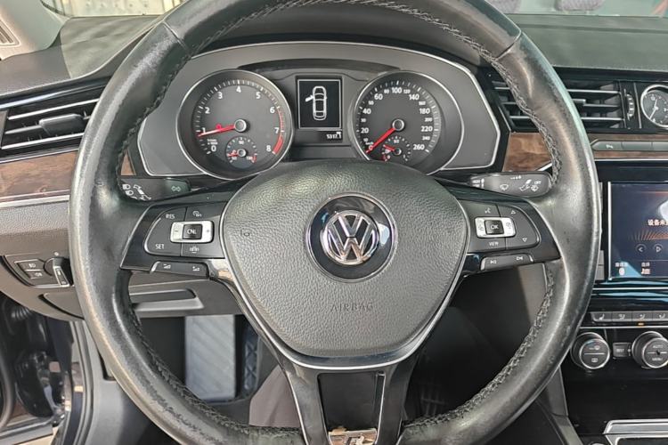 Used Volkswagen Magotan 2019 330TSI DSG Luxury Version China VI Standard Steering Wheel
