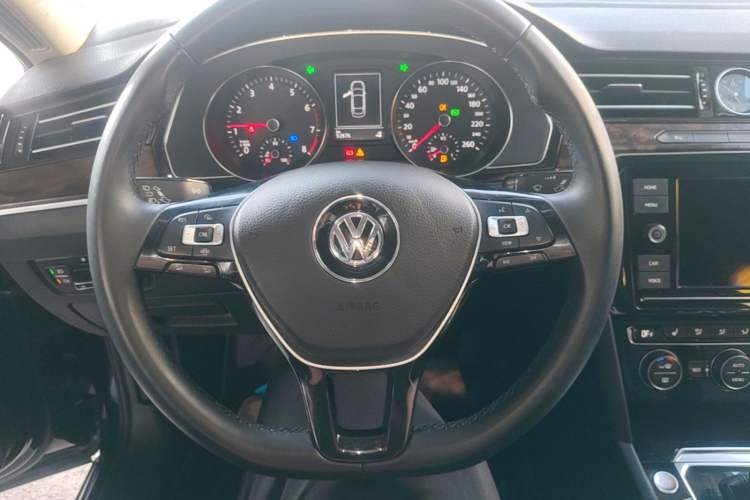 Used Volkswagen Magotan 2019 380TSI DSG Luxury Version China VI Standard Steering Wheel
