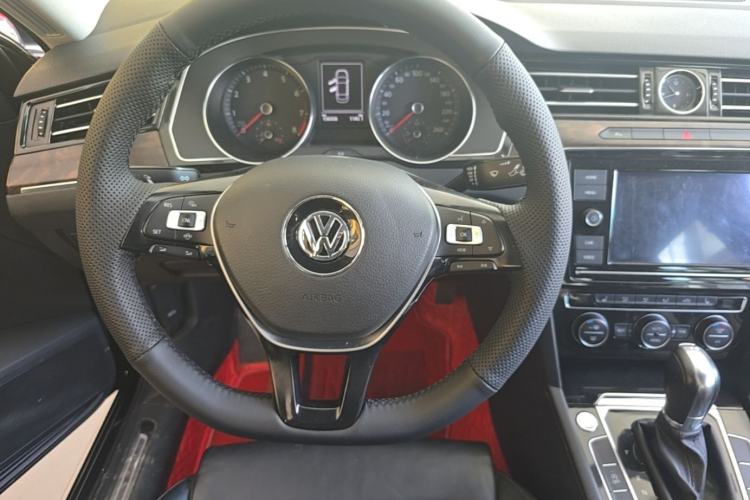 Used Volkswagen Magotan 2019 330TSI DSG Luxury Version China VI Standard Steering Wheel