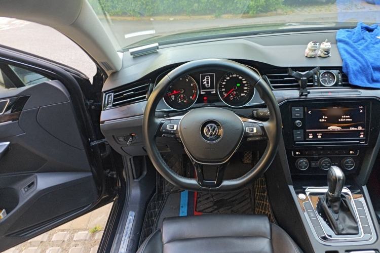 Used Volkswagen Magotan 2019 330TSI DSG Luxury Version China VI Standard Steering Wheel