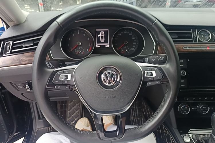 Used Volkswagen Magotan 2019 330TSI DSG Luxury Model China V Standard Steering Wheel