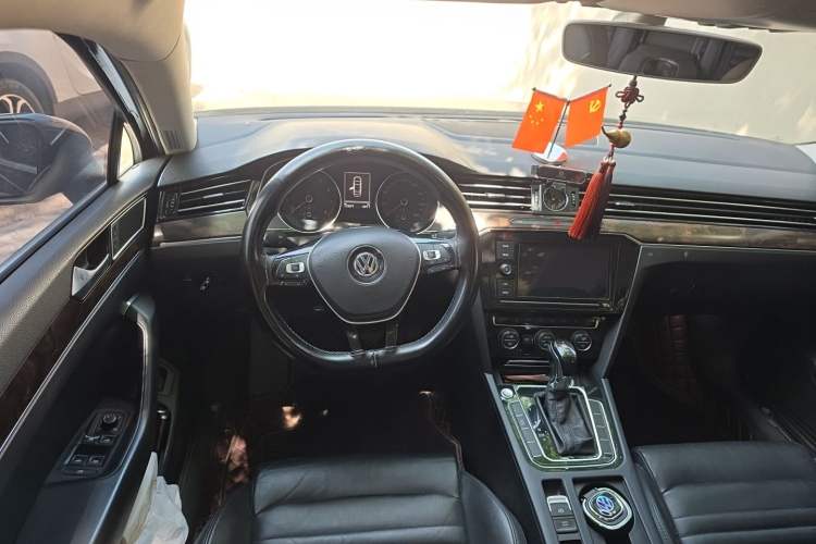 Used Volkswagen Magotan 2019 330TSI DSG Luxury Version China VI Standard Steering Wheel