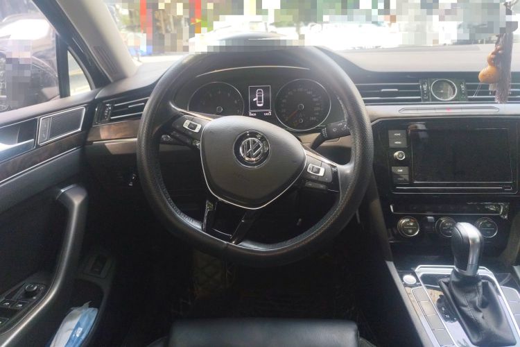 Used Volkswagen Magotan 2019 330TSI DSG Luxury Version China VI Standard Steering Wheel