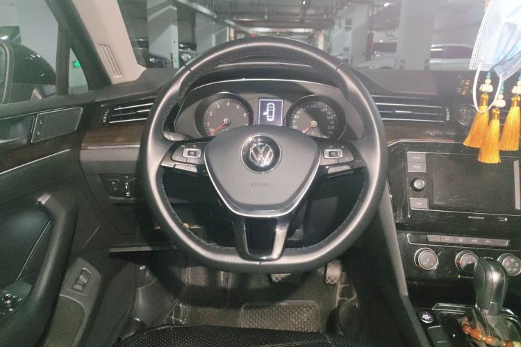 Used Volkswagen Magotan 2019 330TSI DSG Leading Model China VI Standard Steering Wheel