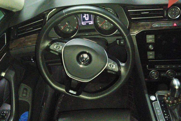 Used Volkswagen Magotan 2019 330TSI DSG Luxury Model China V Standard Steering Wheel