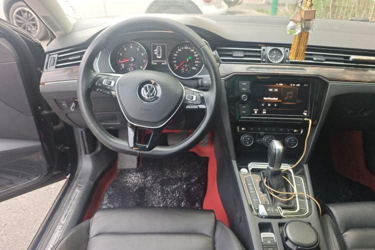 Used Volkswagen Magotan 2019 330TSI DSG Luxury Model China V Standard Steering Wheel