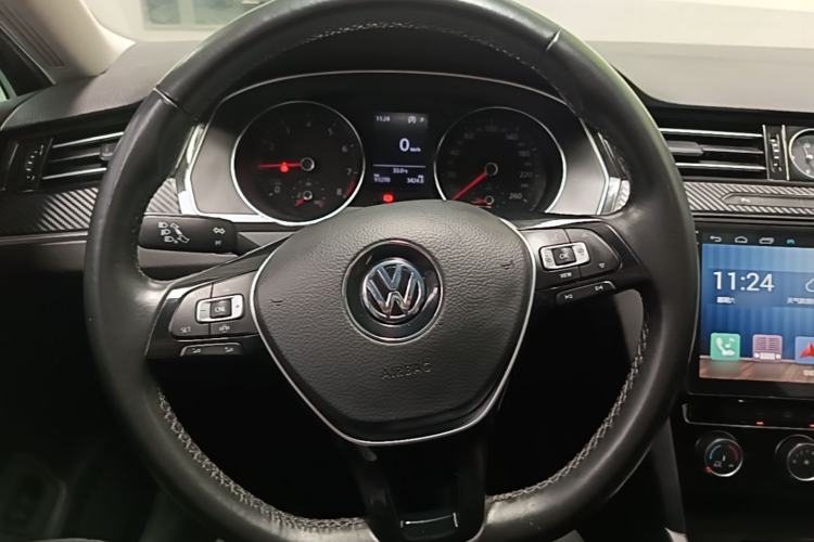 Used Volkswagen Magotan 2019 330TSI DSG Leading Edition China V Standard Steering Wheel