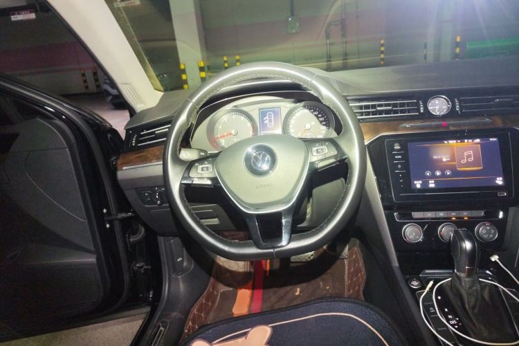 Used Volkswagen Magotan 2019 330TSI DSG Leading Model China VI Standard Steering Wheel