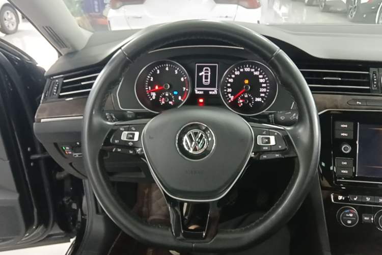 Used Volkswagen Magotan 2019 380TSI DSG Luxury Model China V Standard Steering Wheel
