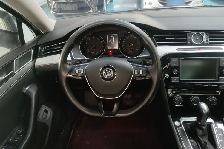 Used Volkswagen Magotan 2019 330TSI DSG Leading Model China VI Standard Steering Wheel