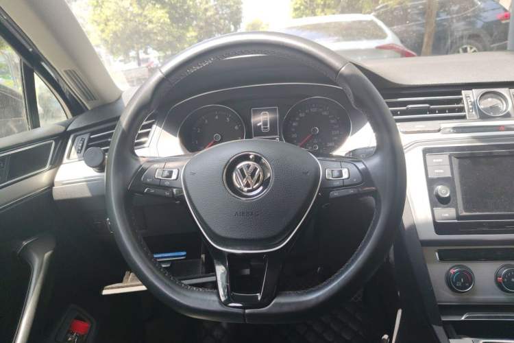 Used Volkswagen Magotan 2019 280TSI DSG Comfort Model China V Standard Steering Wheel