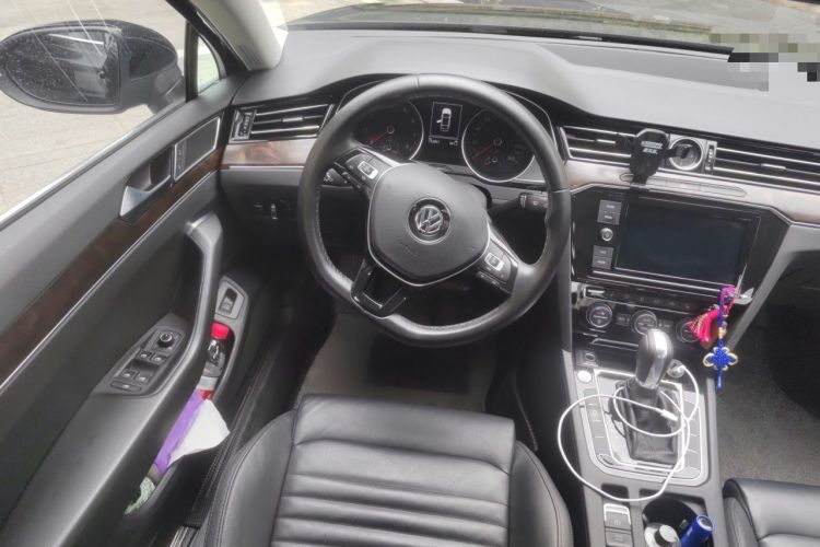Used Volkswagen Magotan 2019 330TSI DSG Luxury Version China VI Standard Steering Wheel