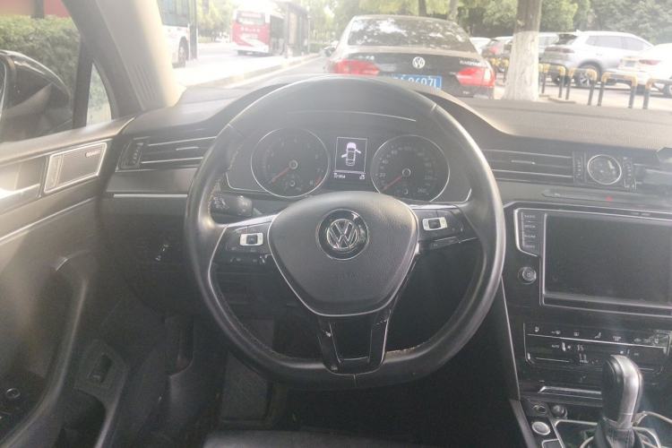 Used Volkswagen Magotan 2019 330TSI DSG Leading Edition China V Standard Steering Wheel