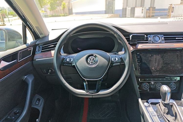 Used Volkswagen Magotan 2019 330TSI DSG Luxury Model China V Standard Steering Wheel