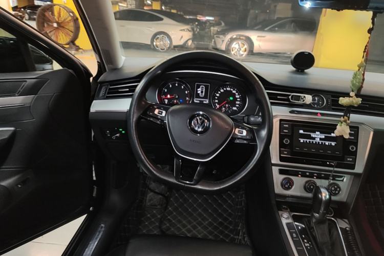 Used Volkswagen Magotan 2019 280TSI DSG Comfort Model China V Standard Steering Wheel