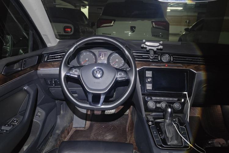 Used Volkswagen Magotan 2019 380TSI DSG Luxury Version China VI Standard Steering Wheel