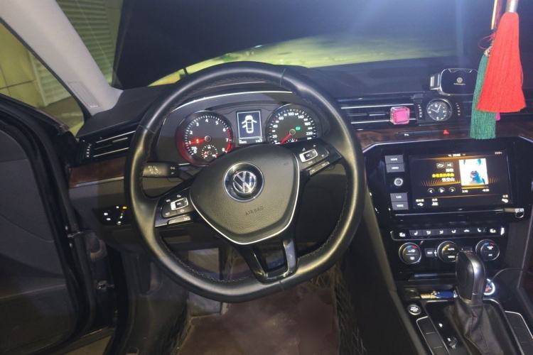 Used Volkswagen Magotan 2019 380TSI DSG Luxury Model China V Standard Steering Wheel