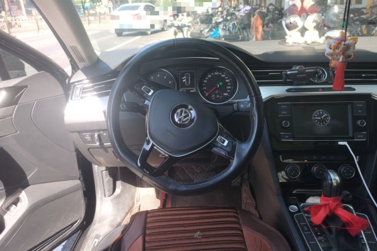 Used Volkswagen Magotan 2019 330TSI DSG Leading Model China VI Standard Steering Wheel