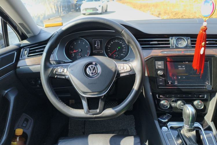 Used Volkswagen Magotan 2019 330TSI DSG Luxury Model China V Standard Steering Wheel