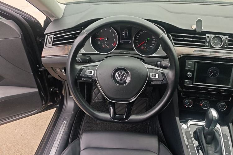 Used Volkswagen Magotan 2019 330TSI DSG Leading Model China VI Standard Steering Wheel