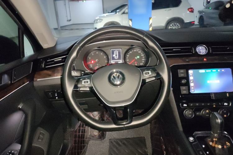 Used Volkswagen Magotan 2019 330TSI DSG Luxury Version China VI Standard Steering Wheel
