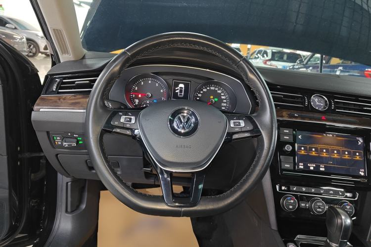 Used Volkswagen Magotan 2019 330TSI DSG Luxury Model China V Standard Steering Wheel